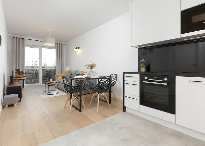 Modern & Bright Apartment With Parking And Balcony By Noclegi Renters